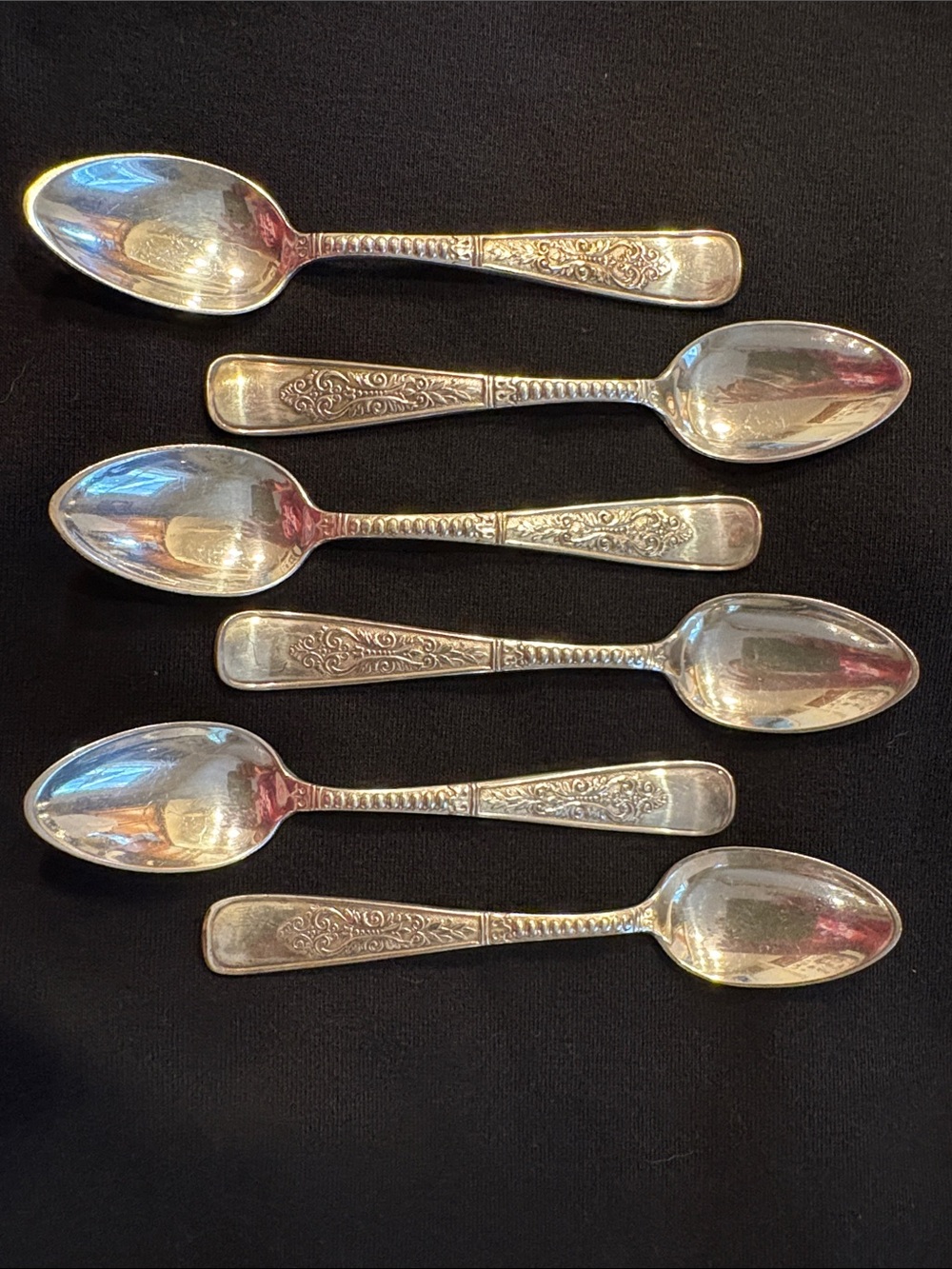 6 Pc Set 1887 CARDINAL
Silverplated 4.25" FRUIT/TEA SPOONS
Rogers & Hamilton